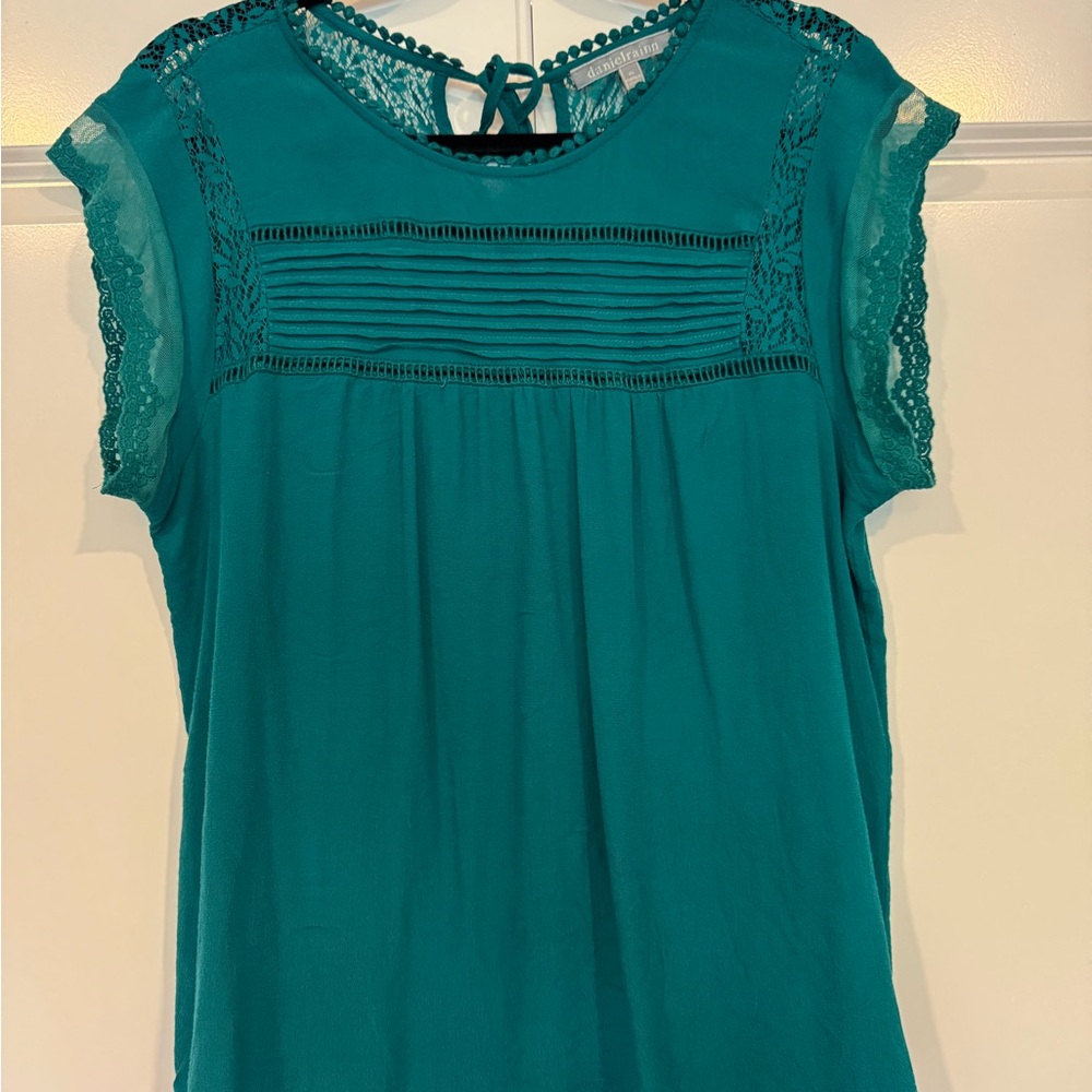 Daniel Rainn Green Cap Sleeve Pleated Blouse